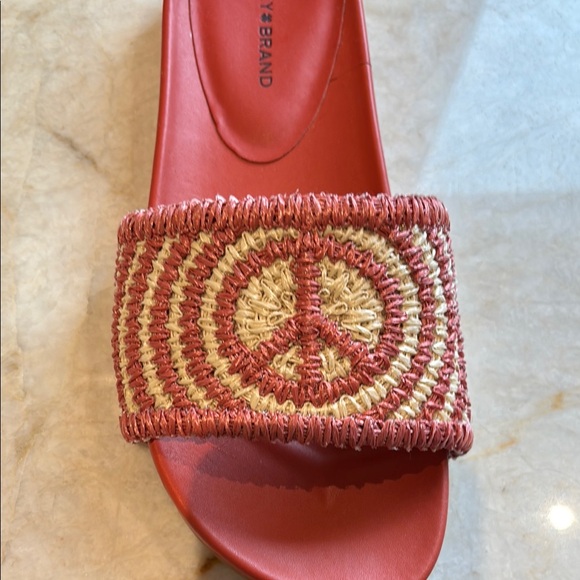 Lucky Brand Pepperika woven Peace Sign Slides in Chili - Picture 5 of 5